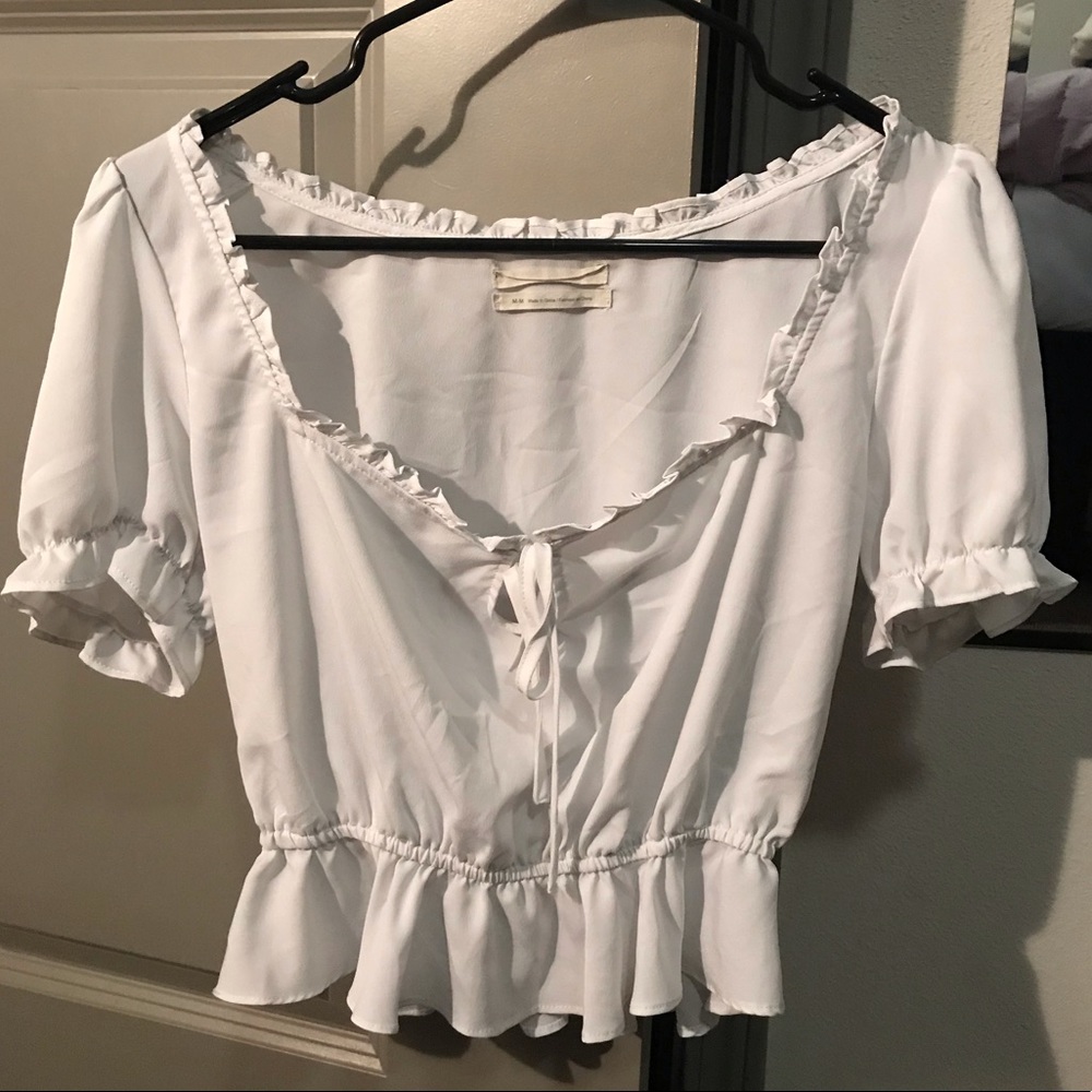Urban Outfitters Size M White Cropped Blouse